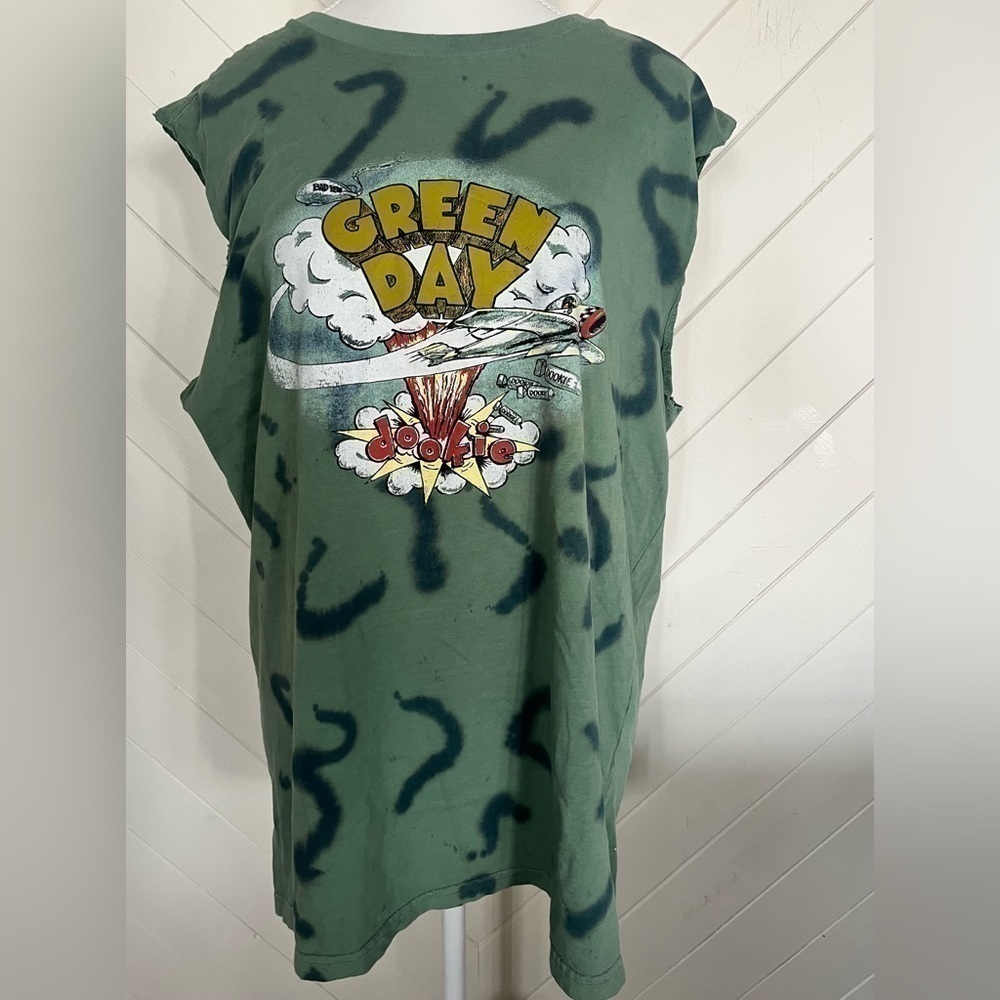 Green Day Sleeveless Shirt - Picture 2 of 5